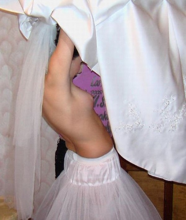 乳首隠しただけ女性器が見えてる 史上最もエロいウェディングドレスは画像 ポッカキット