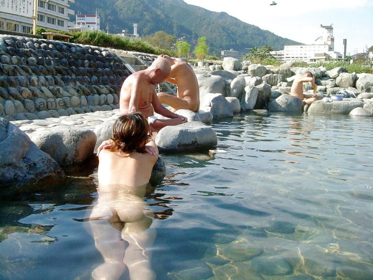 海外サイトで紹介されてる「日本の混浴温泉」がとんでもなくエロい事になってる・・・（画像） ポッカキット 0323