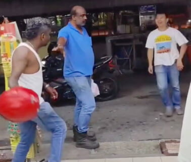 【衝撃映像】DQN「アジア人なんて雑魚でしょｗ」⇒ 喧嘩売った相手がカンフーの達人だった結果…