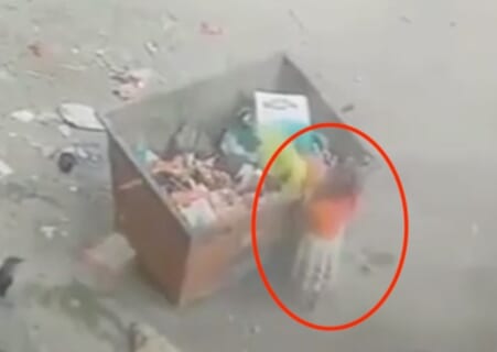 【閲覧注意】スラム街でゴミを漁ってた貧困少女（7）、とんでもない死に方する…（動画あり）