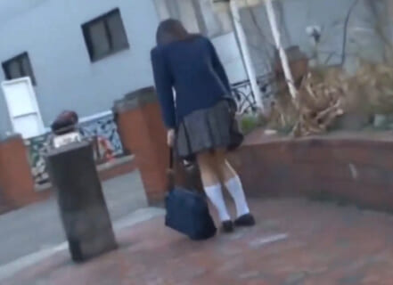 【衝撃映像】海外サイトで日本の女子高生の「謎動画」がめちゃくちゃ怖いと話題に