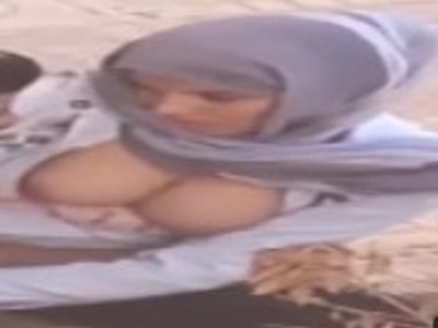 【動画】イスラム女性、ヒジャブ(布)を脱いだらエロすぎて街中でおっぱい吸われてしまう