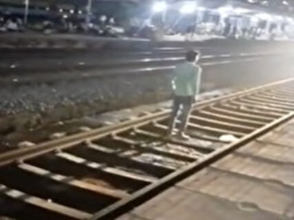 【閲覧注意】駅でクッソヤバい人身事故の瞬間が撮影される・・・（動画あり）