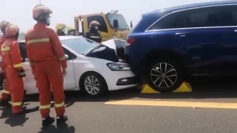 【閲覧注意】この2台の事故車。離したら間で女が「こうなってて」震えた…（動画あり）