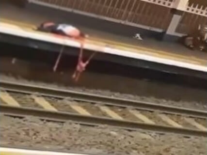 【閲覧注意】今目の前で人身事故が起きたんだが、ヤバい動画を撮ってしまった