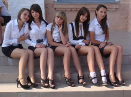 【閲覧注意】ロシアの女子高生の18禁画像、これはアカンやろ…